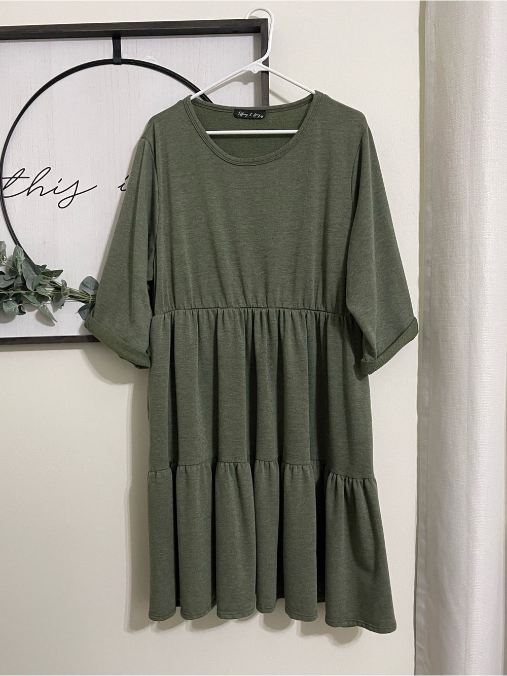 Green mini/midi dress with 3/4 sleeves